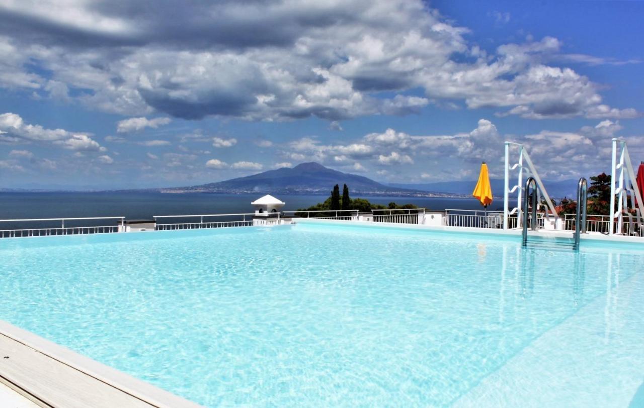 Boutique Hotel Helios (Adults Only) Сорренто Экстерьер фото