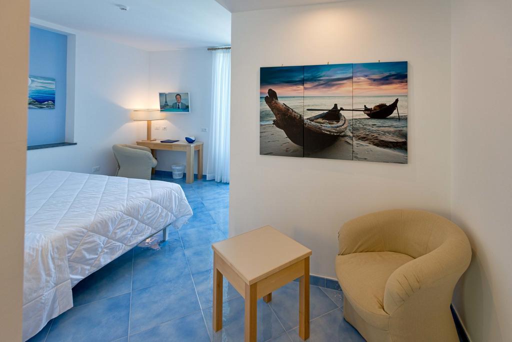 Boutique Hotel Helios (Adults Only) Сорренто Экстерьер фото