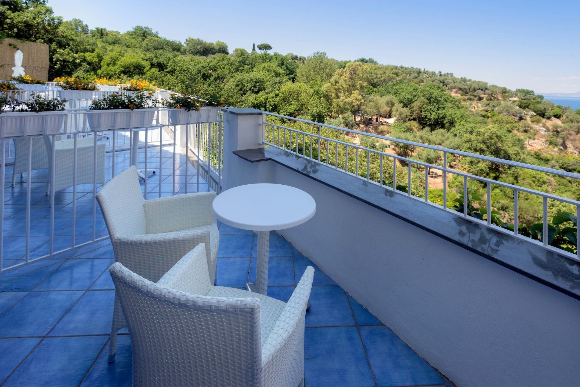 Boutique Hotel Helios (Adults Only) Сорренто Экстерьер фото