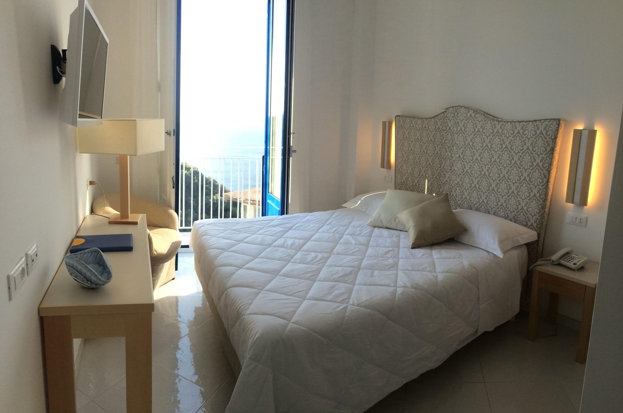 Boutique Hotel Helios (Adults Only) Сорренто Экстерьер фото