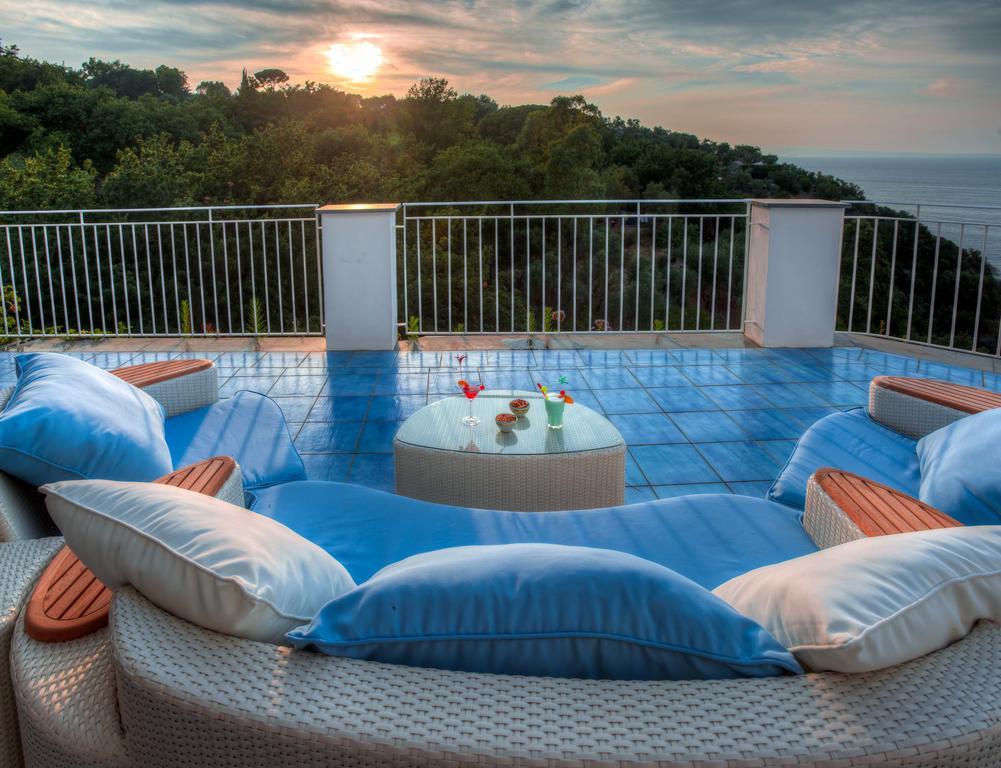 Boutique Hotel Helios (Adults Only) Сорренто Экстерьер фото