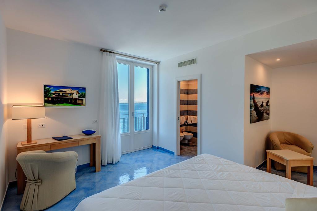 Boutique Hotel Helios (Adults Only) Сорренто Экстерьер фото