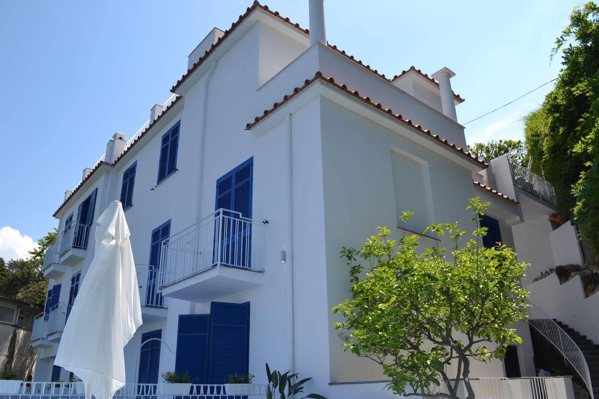 Boutique Hotel Helios (Adults Only) Сорренто Экстерьер фото