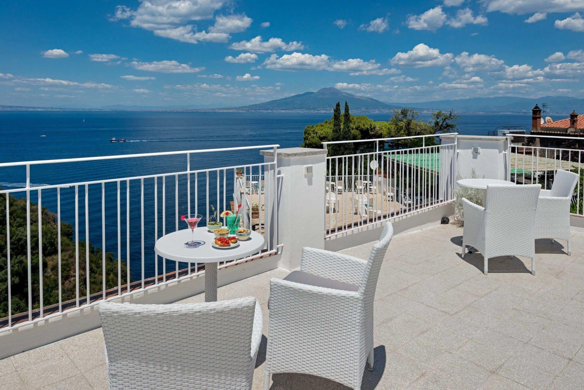 Boutique Hotel Helios (Adults Only) Сорренто Экстерьер фото