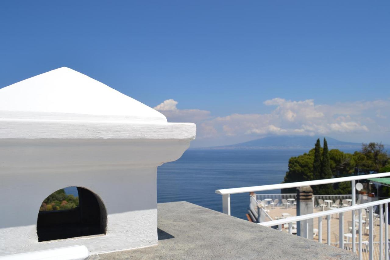 Boutique Hotel Helios (Adults Only) Сорренто Экстерьер фото