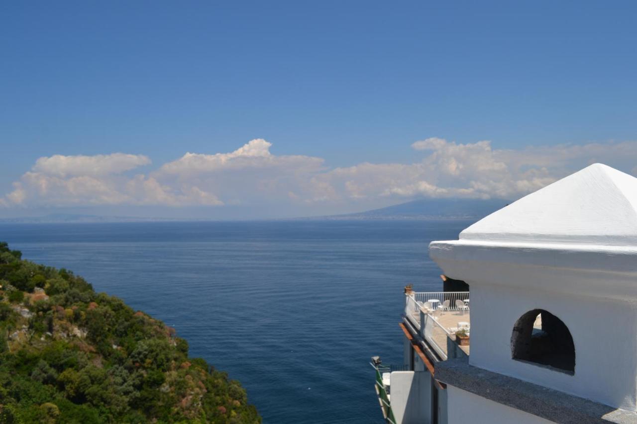 Boutique Hotel Helios (Adults Only) Сорренто Экстерьер фото