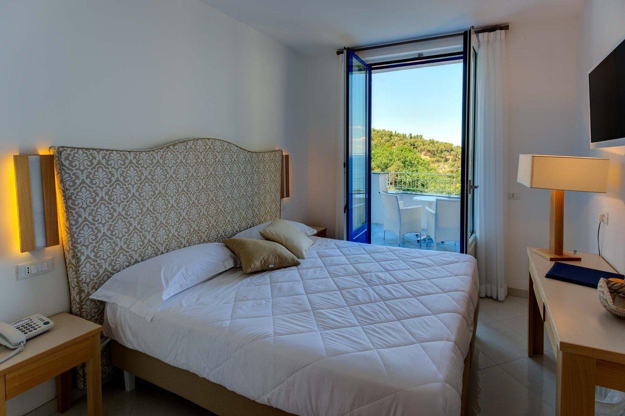Boutique Hotel Helios (Adults Only) Сорренто Экстерьер фото